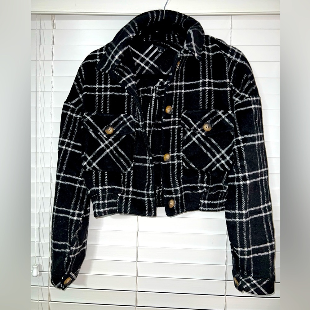 Crop flannel light jacket